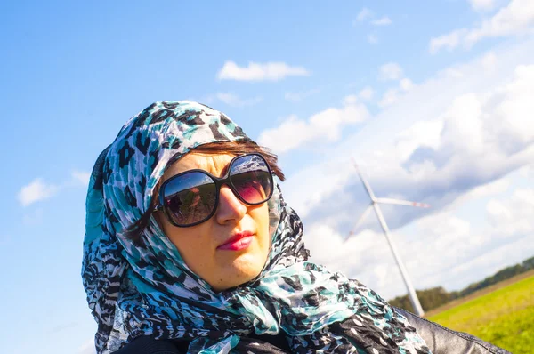 Chica musulmana vistiendo higab —  Fotos de Stock