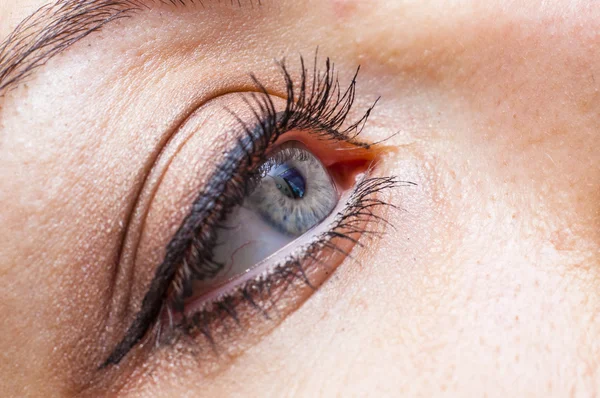 Vrouwelijke oog close-up — Stockfoto