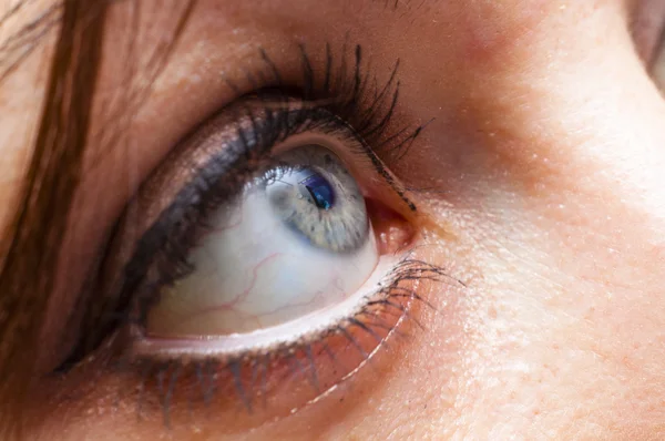 Vrouwelijke oog close-up — Stockfoto