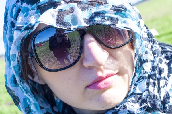 Muzułmanin dziewczyna sobie higab — Zdjęcie stockowe