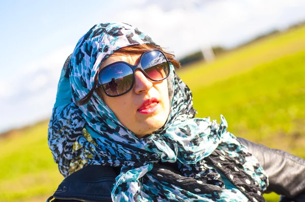 Muslim girl wearing higab — Stock Photo, Image