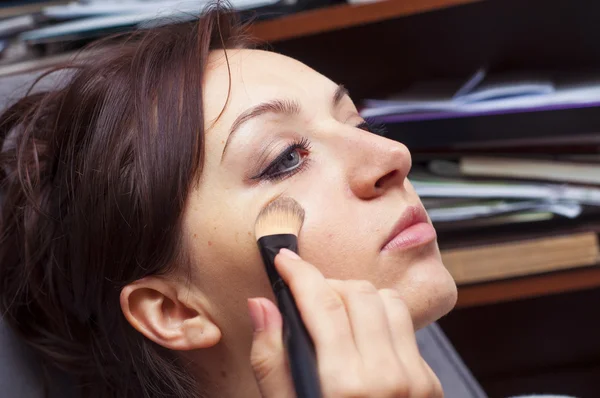 Chica haciendo hasta — Foto de Stock