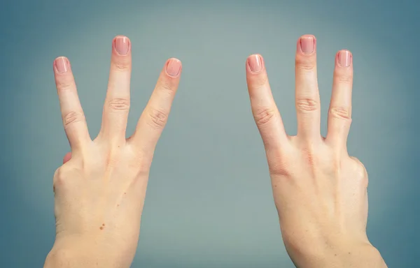 Mano femminile isolata — Foto Stock