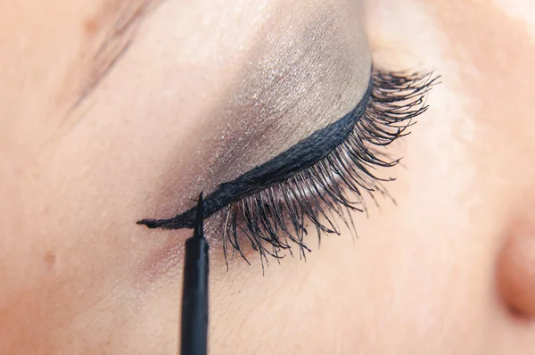 Girl making up — Stock Photo, Image