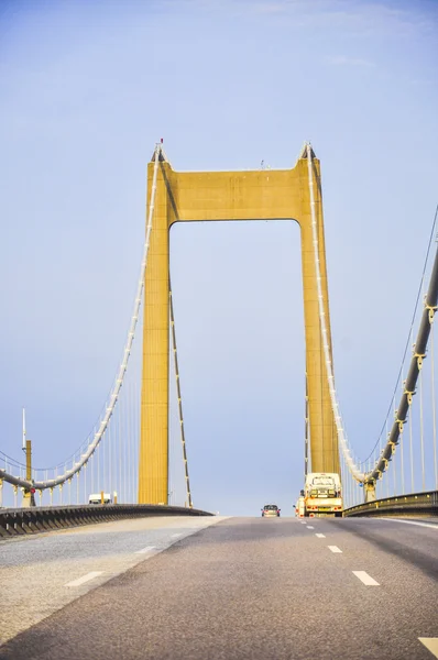 Traffico sul ponte a Danmark — Foto Stock