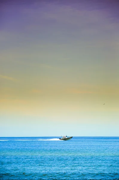 Barco de motor en el mar báltico — Foto de Stock