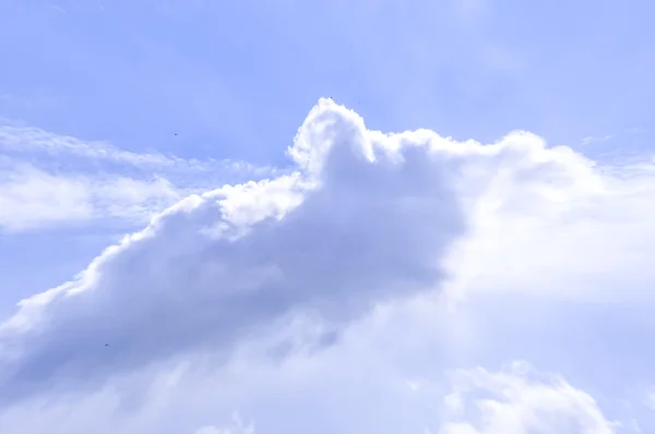 Blue sky with clouds — Stock Photo, Image