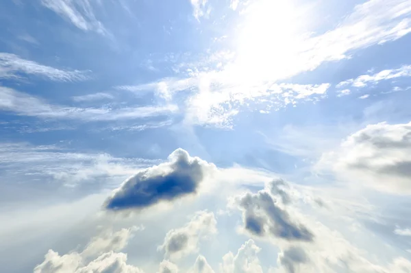 Cielo azul con nubes —  Fotos de Stock