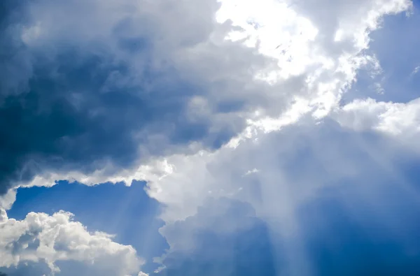 Cielo azul con nubes —  Fotos de Stock