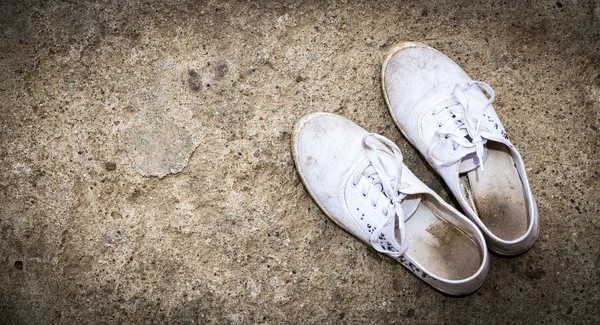白の汚い靴 — ストック写真