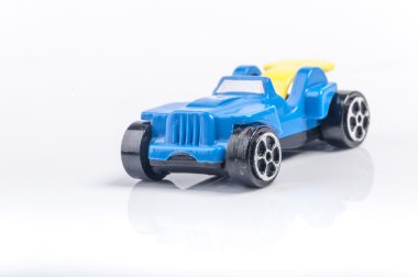Mavi oyuncak araba