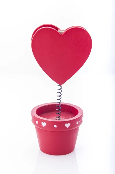 Kırmızı kalp ve kağıt tutucu — Stok fotoğraf