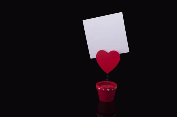 Soporte rojo con corazón y papel —  Fotos de Stock