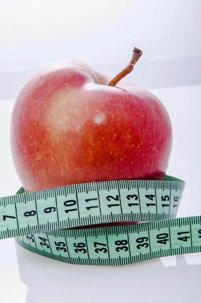 红苹果和厘米 — 图库照片