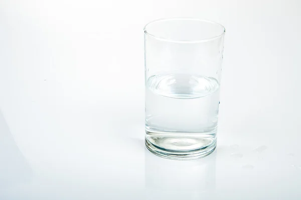 Medio vaso de agua — Foto de Stock
