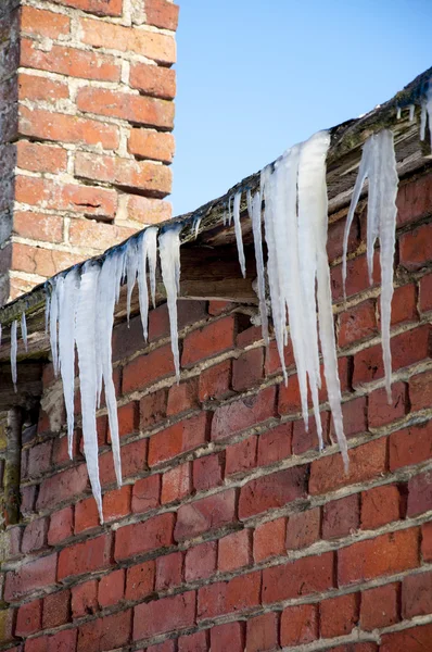 Eis auf dem Dach — Stockfoto