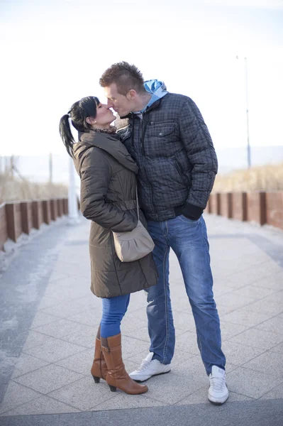 Pareja en la playa —  Fotos de Stock