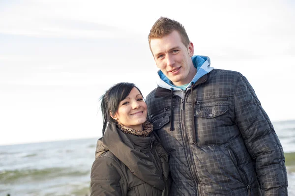 Casal na praia — Fotografia de Stock