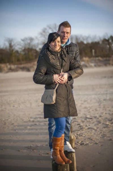 Par på stranden — Stockfoto