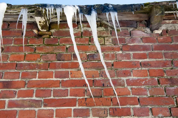 Eis auf dem Dach — Stockfoto