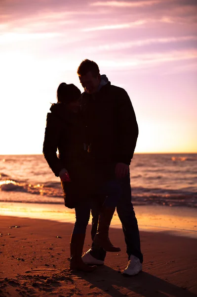 Casal na praia — Fotografia de Stock