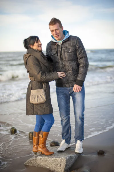 Par på stranden — Stockfoto