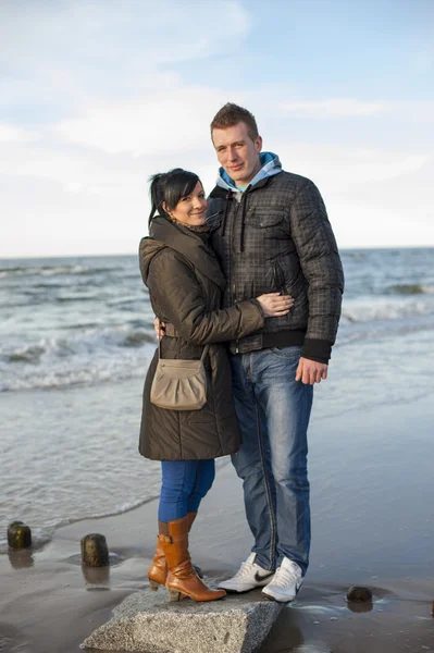 Casal na praia — Fotografia de Stock