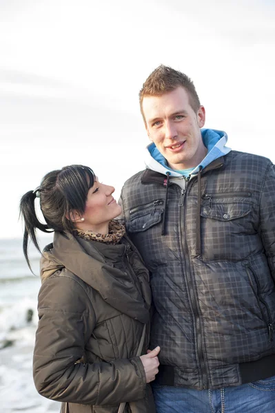 Couple at beach — Stock Photo, Image