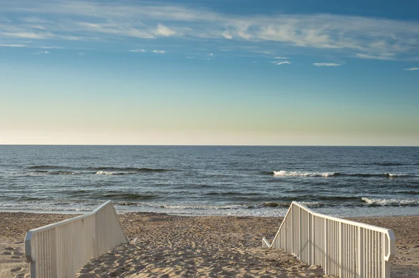 Pôr do sol sobre o mar Báltico — Fotografia de Stock