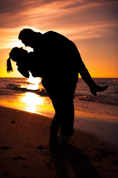 Casal na praia — Fotografia de Stock