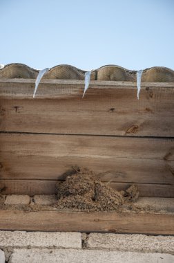 Çatıda buz saçağı.