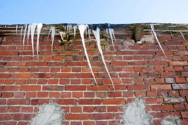 Eis auf dem Dach — Stockfoto