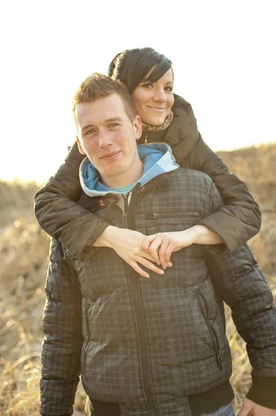 Casal na praia — Fotografia de Stock