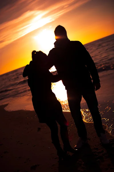 Coppia in spiaggia — Foto Stock