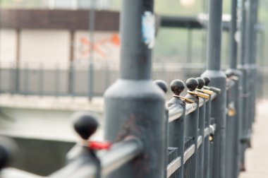 bir asma kilit Köprü'ye kısaltıldı