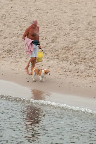 Escursionista a piedi in mare — Foto Stock