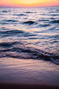 zakenvrouw maken een wens gemengd ras geïsoleerd wit
