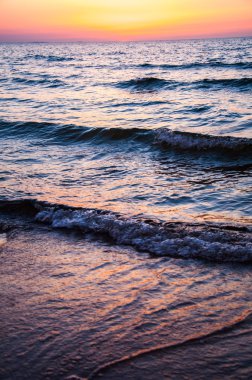 zakenvrouw maken een wens gemengd ras geïsoleerd wit