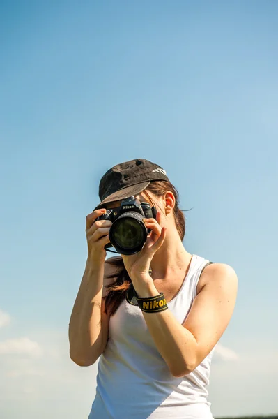 Fotógrafo de naturaleza toma fotos — Foto de Stock