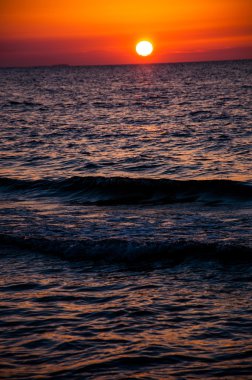 zakenvrouw maken een wens gemengd ras geïsoleerd wit