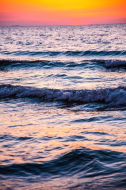 zakenvrouw maken een wens gemengd ras geïsoleerd wit