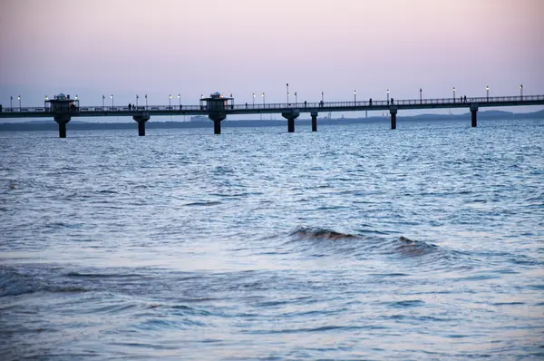 Pier in miedzyzdroje, polen — Stockfoto