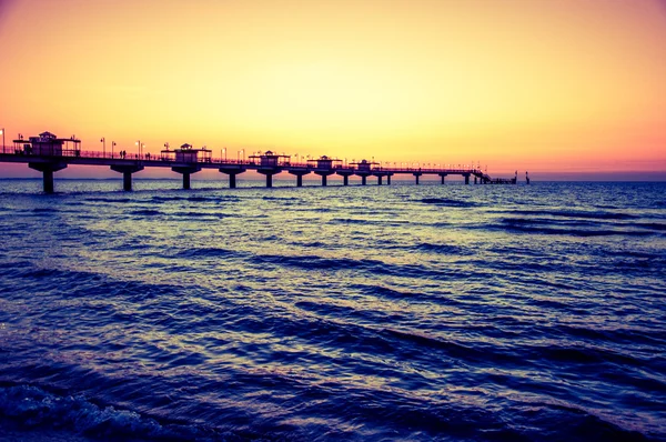 Pier in miedzyzdroje, polen — Stockfoto