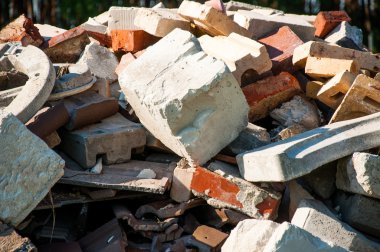 çayırda yasadışı çöplüğü