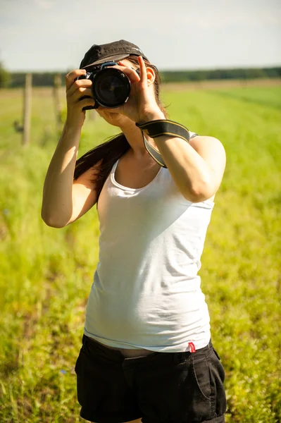 Nature photographer takes pictures — Stock Photo, Image