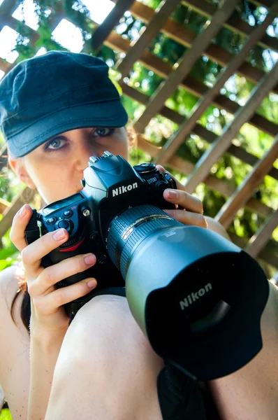 Nature photographer takes pictures — Stock Photo, Image
