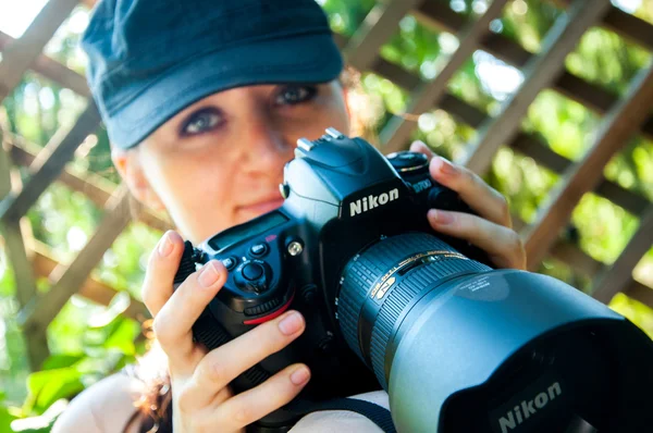 Nature photographer takes pictures — Stock Photo, Image