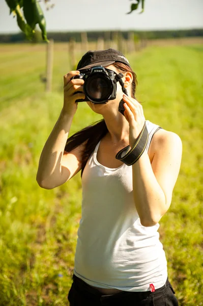 Nature photographer takes pictures — Stock Photo, Image