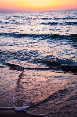 zakenvrouw maken een wens gemengd ras geïsoleerd wit