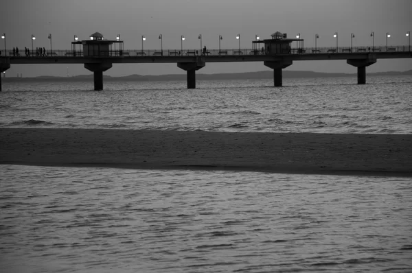 Pier in miedzyzdroje, polen — Stockfoto